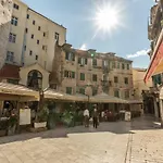 Old Town Tower Apartman *