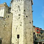 Old Town Tower Apartman *