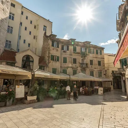 Old Town Tower 公寓 *